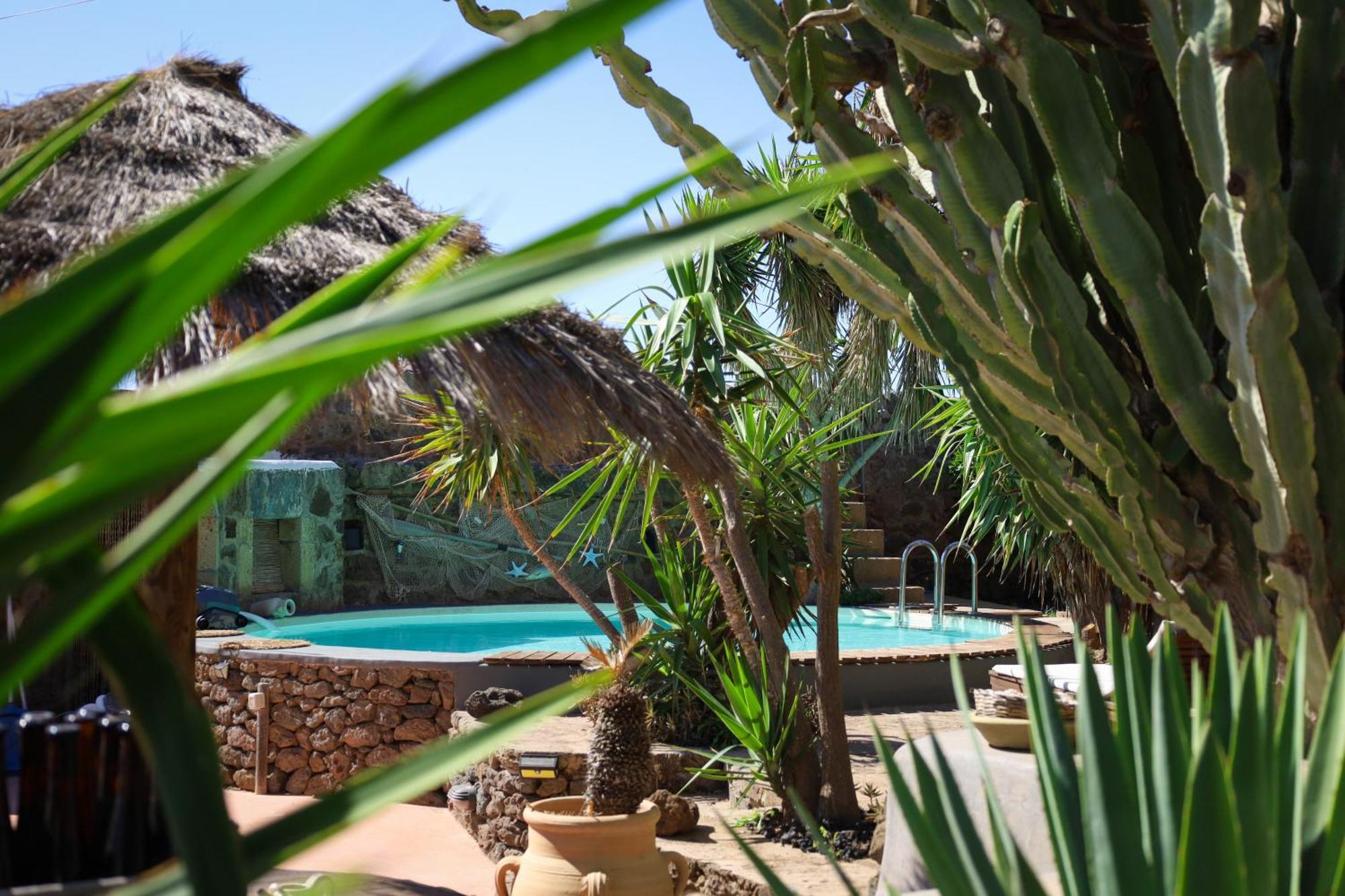 Cactus B&B Le Casette Di Marilena Pantelleria Exteriör bild